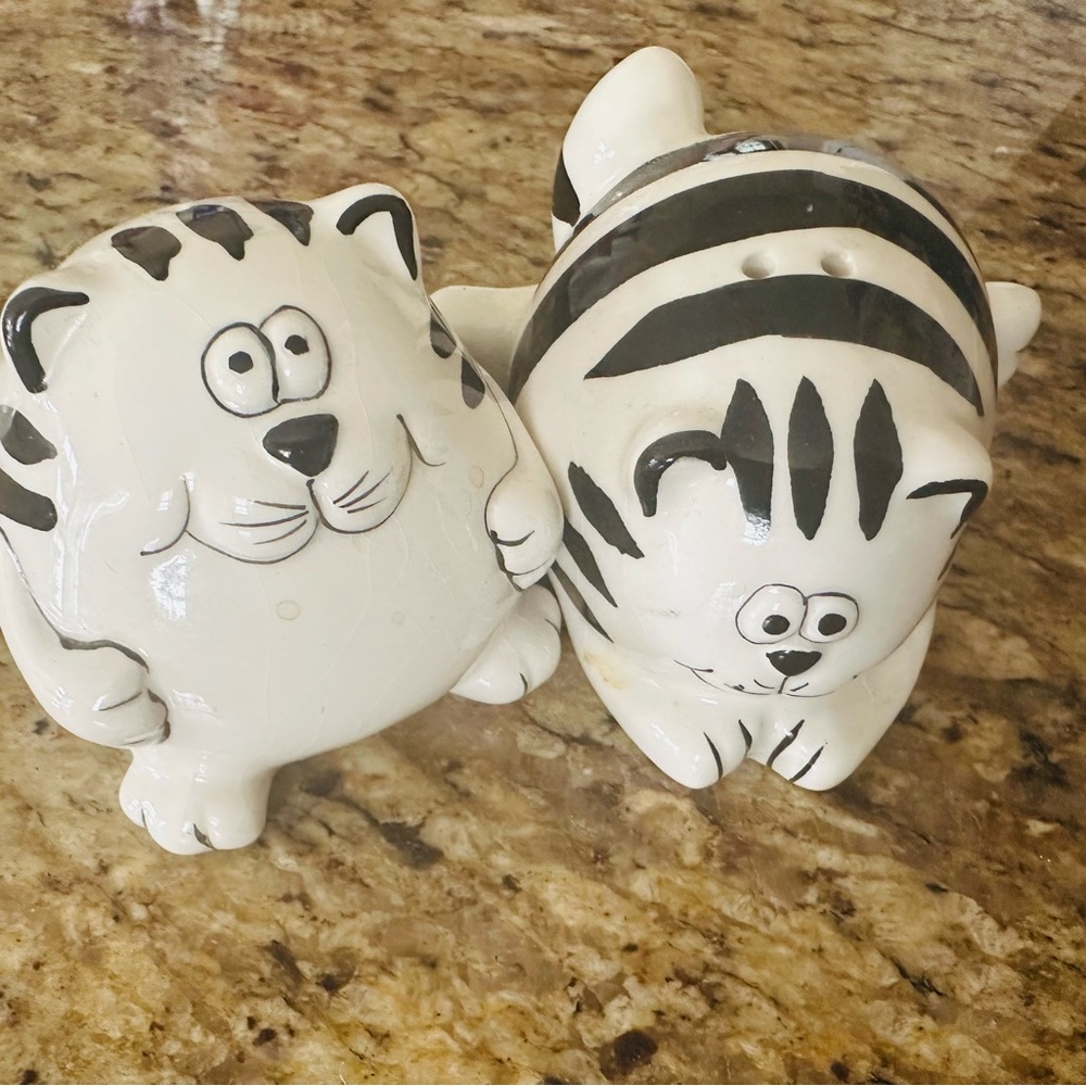 Charming Fat Cat Black and White Salt and Pepper Shakers
